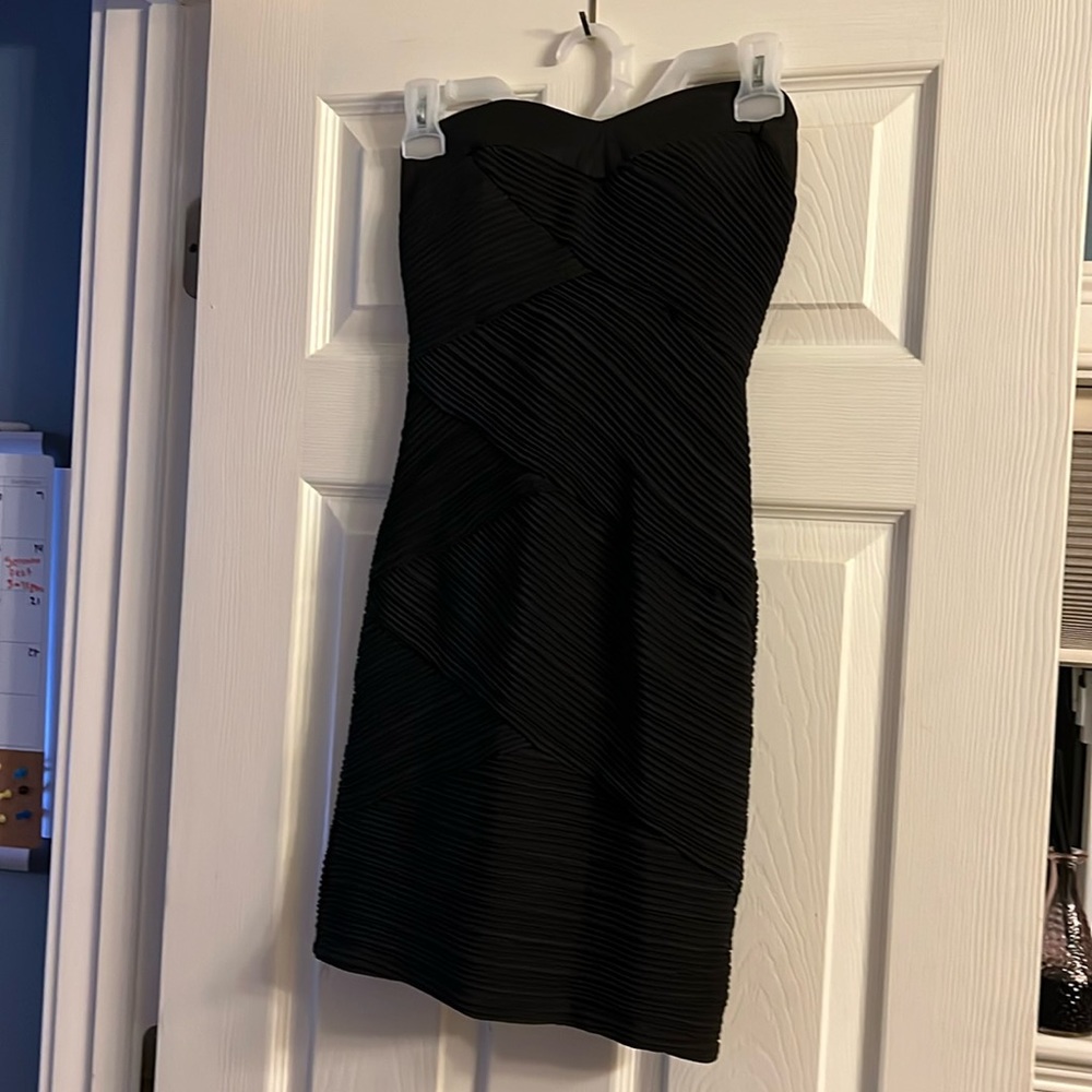 Black fitted dress . Stretchy material . Great fitting